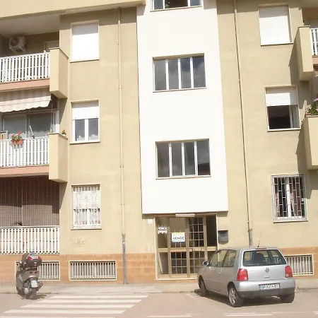 Casa Vacanze Lunatya Apartment *